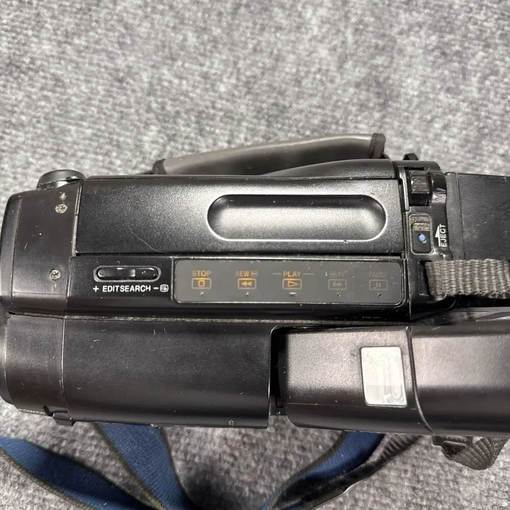 Sony Handycam Video 8 Camcorder VCCD-TR66 Bundle Camera is Tested Bag Batteries